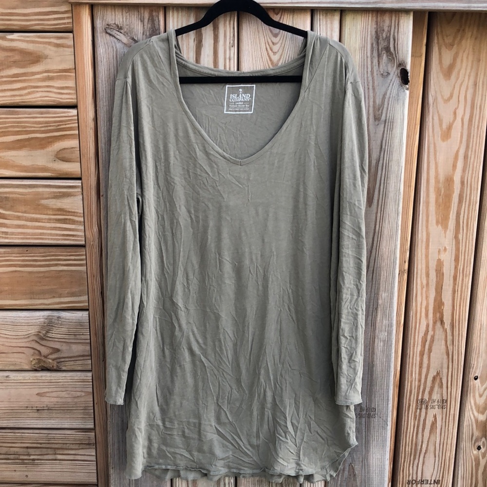 Like new! - ISLAND COMPANY Vintage Island Long Sleeve Tunic Length Tee